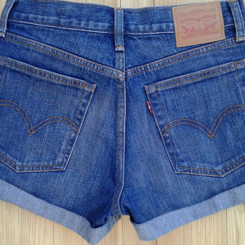 ♥️ sold Levis White Oak Cone High Waist Jean short - Picture 3 of 3
